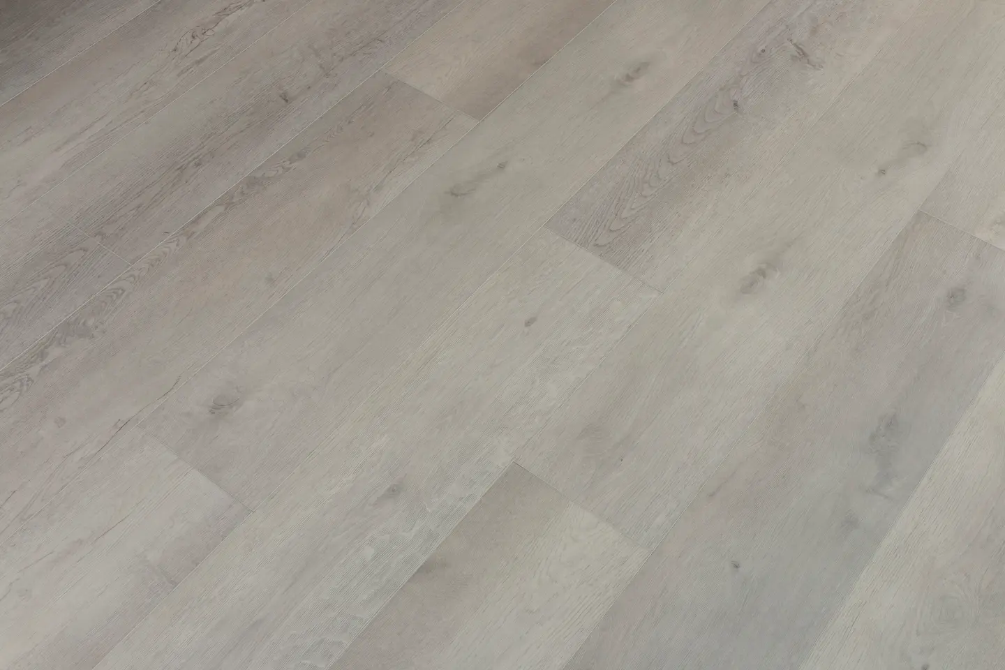Diamondhead LVP flooring installed with precision expansion gaps and professional transitions